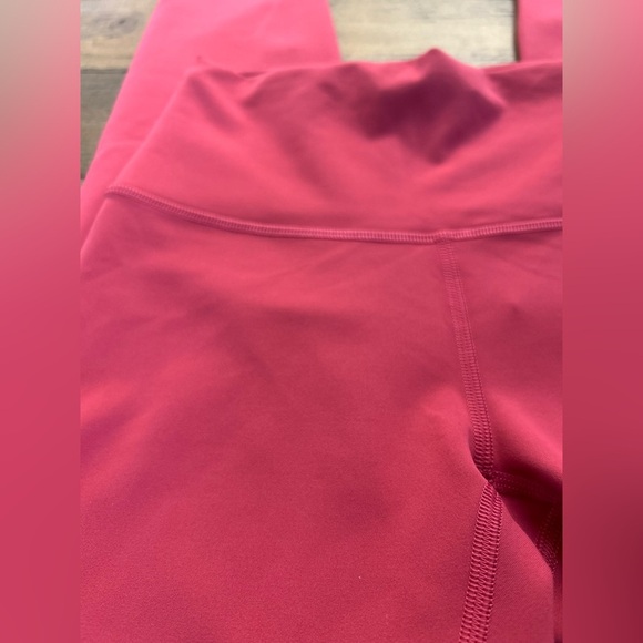 LULULEMON Wunder Train High-Rise Tight 28"
Vintage Rose no tags Like New Conditn - Picture 13 of 14